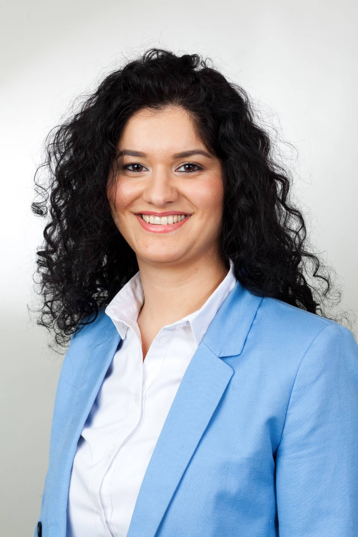 Mitarbeiterin im Business Outfit