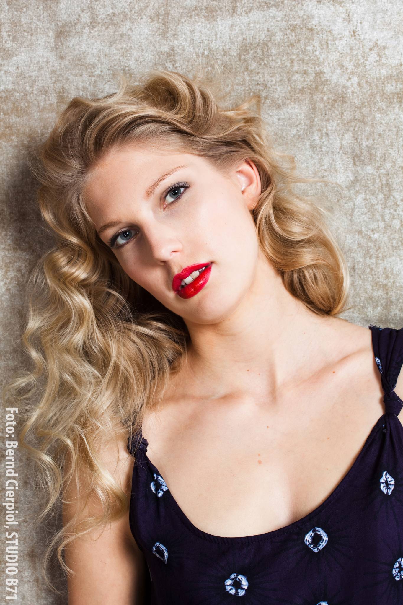 Portrait Model, rote Lippen