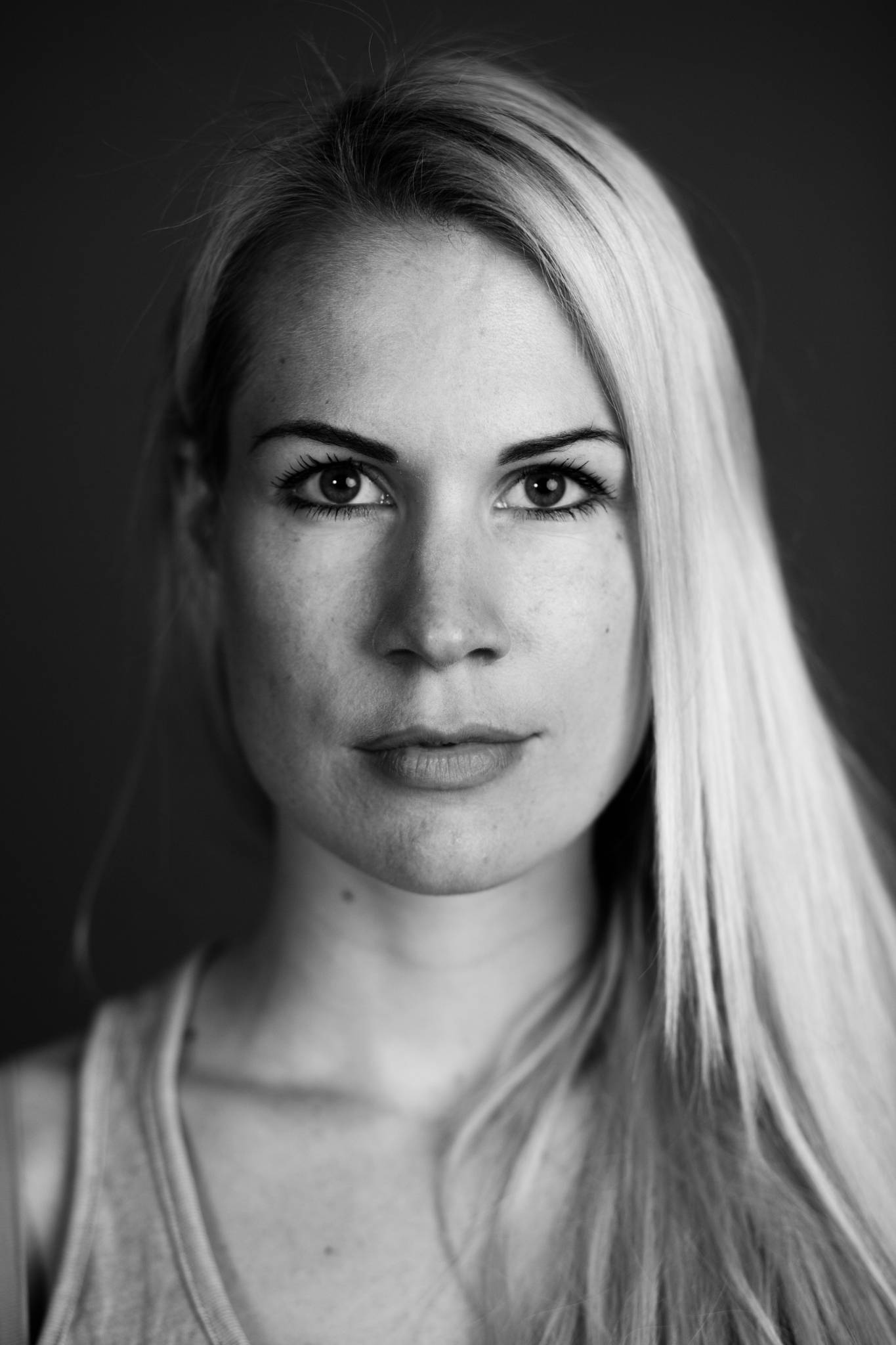 Christina Noecker, Portrait frontal